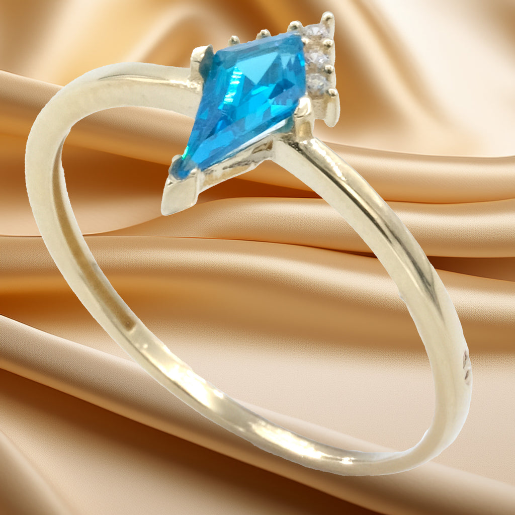 14 K Gold Triangle Baguette Knuckle Ring 1 g