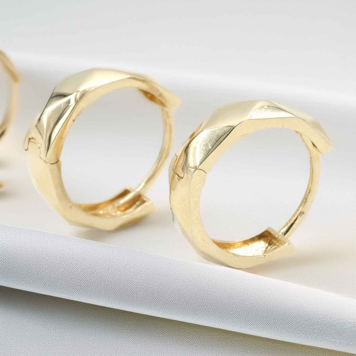 14 Ayar Altın Küpe – İtalyan Tasarım Hafif ve Şık Kadın Küpe Modeli | 3,38 Gram - Güzelse Çizgidendir